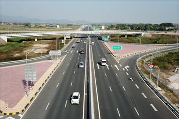 Phát triển hạ tầng giao thông kết nối vùng