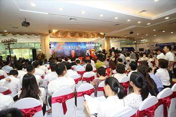Triển lãm bất động sản Việt Nam - Vietreal Expo 2017 thu hút hàng trăm khách hàng