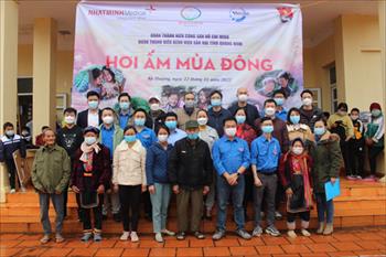 Bệnh viện sản nhi Quảng Ninh tổ chức chương trình "Hơi ấm mùa đông" tại xã Kỳ Thượng (TP Hạ Long) 