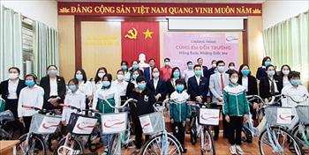 Trao tặng 20 xe đạp cho học sinh nghèo vượt khó