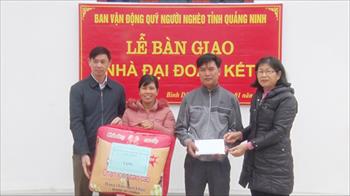 Trao quỹ hỗ trợ xây nhà cho hộ cận nghèo xã Bình Dân, Vân Đồn