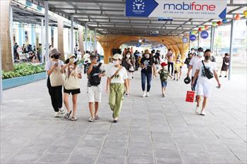 Quảng Ninh đón trên 6.000 lượt khách du lịch dịp cuối tuần