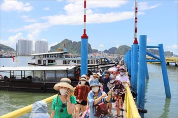 Du lịch Quảng Ninh hút khách dịp cuối tuần
